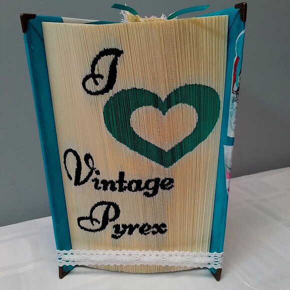 Vintage Pyrex Book Sculpture 1 of a kind - Picture 1 of 10